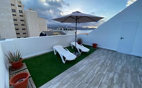Holiday Home&Rooftop Lounge
